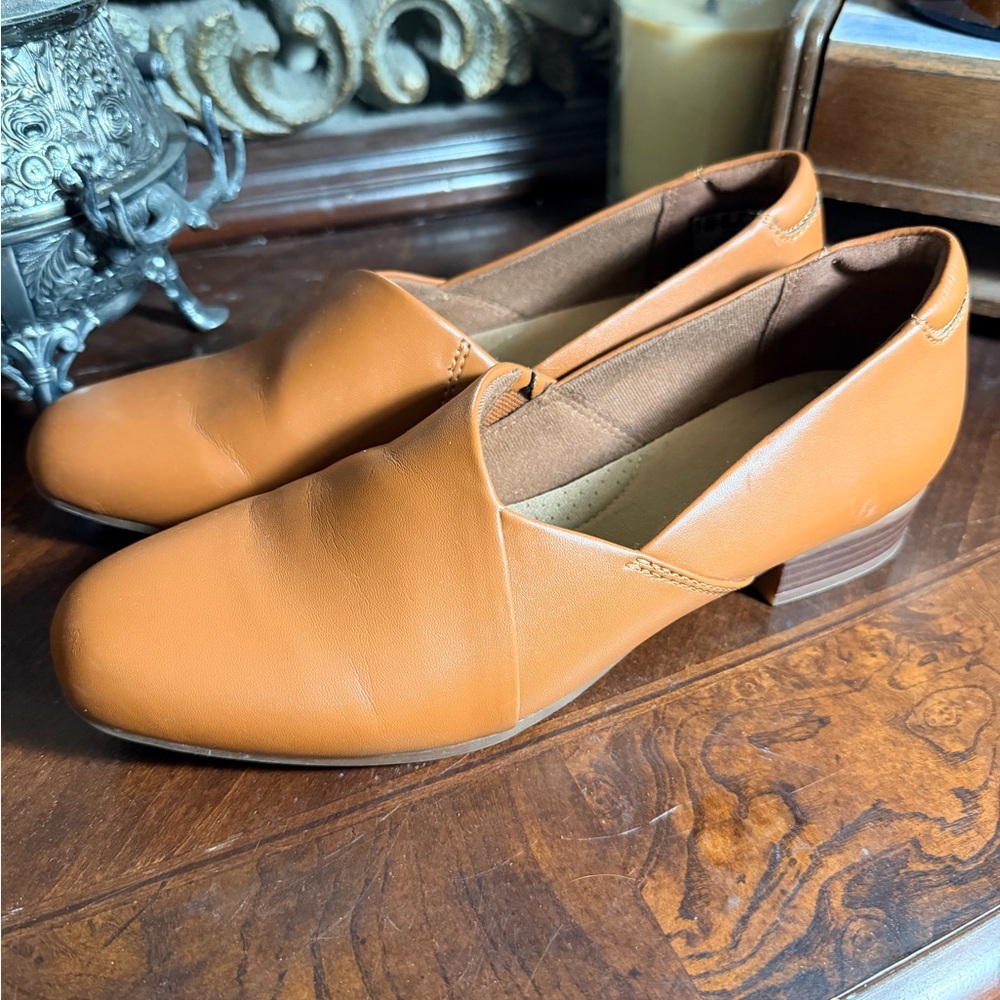 Clarks Women's Tan Leather Loafers